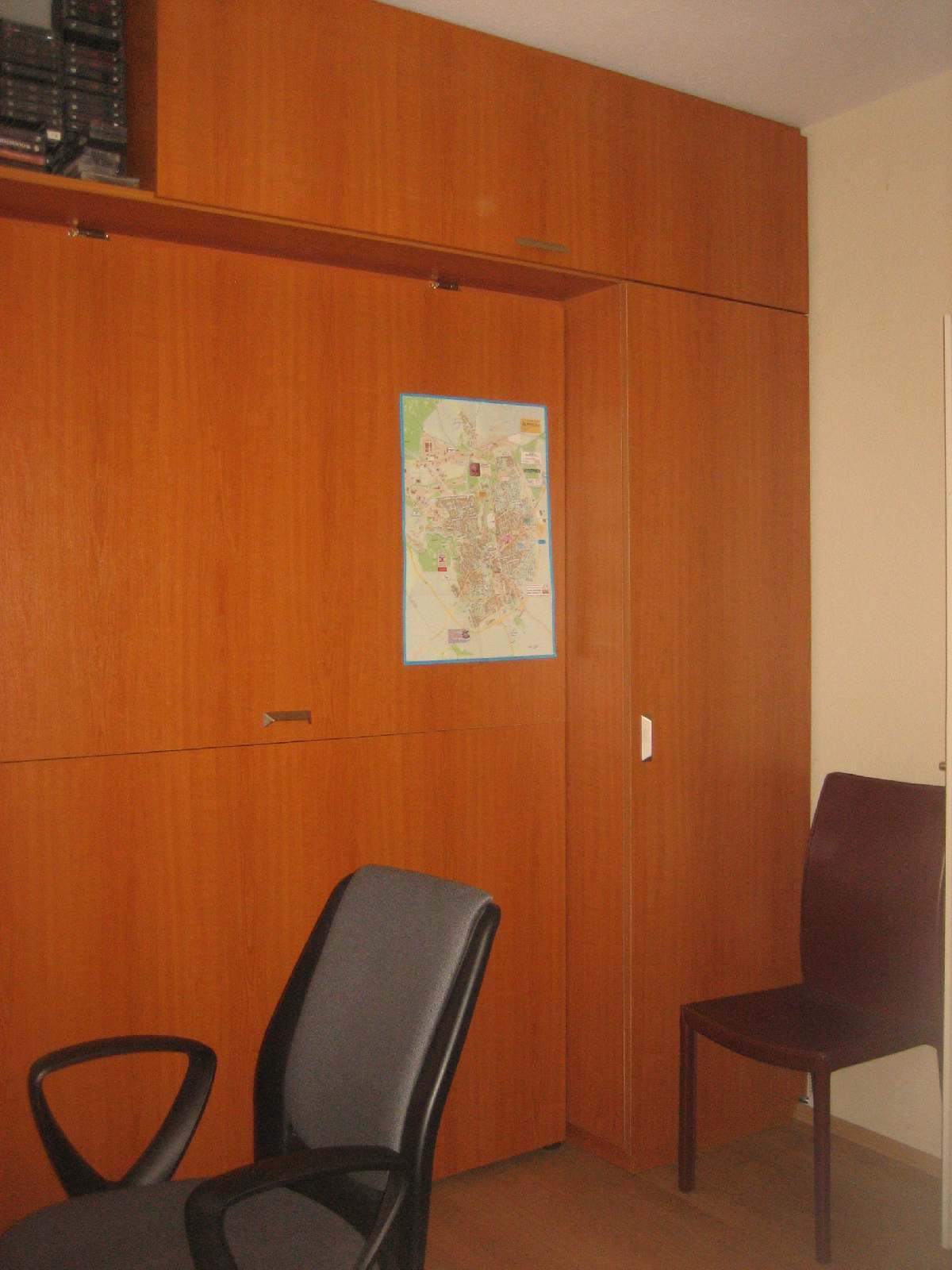 dolgoz�b�l -> h�l�szoba